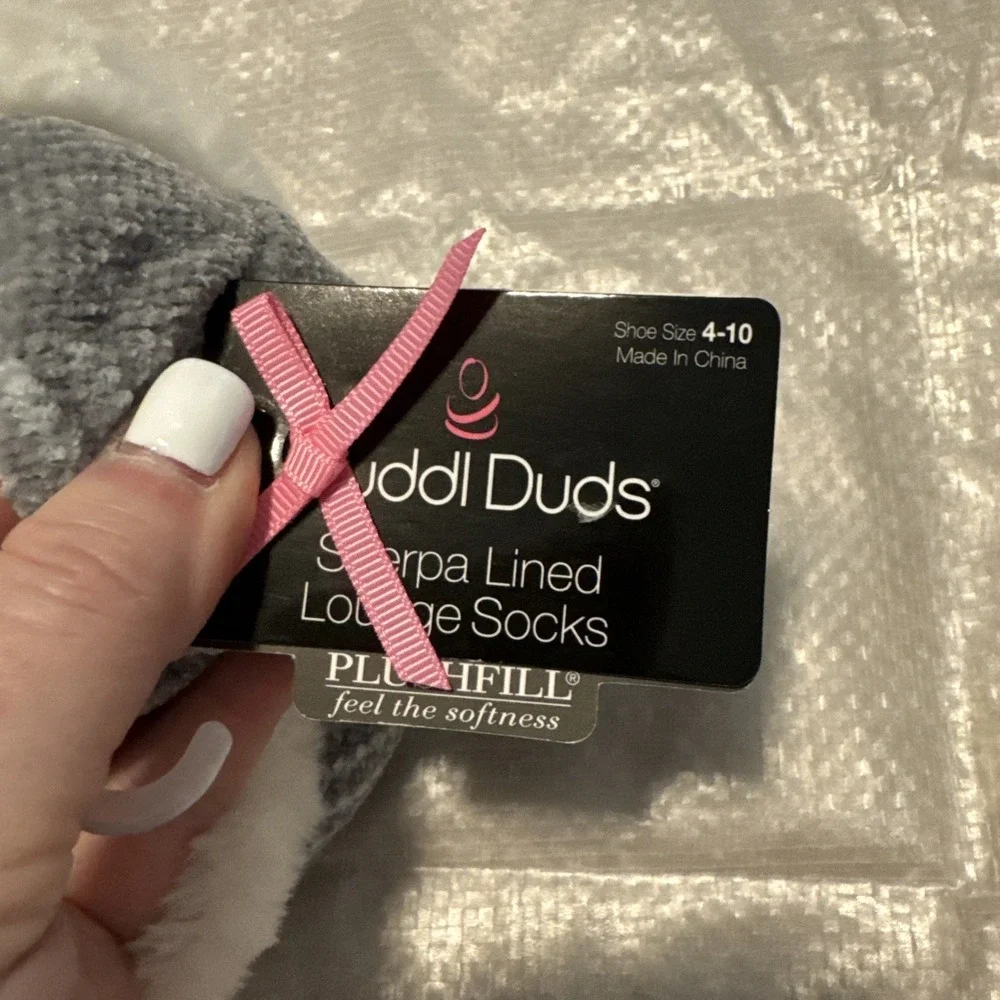 Cuddl Duds Sherpa Lined Lounge Socks - GRAY Color Block- New with Tags Grips